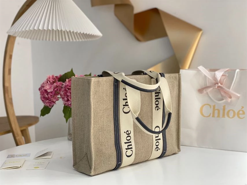 Chloé Large Woody Tote Bag - MB033