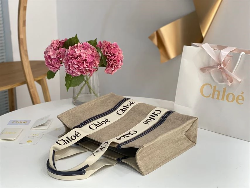 Chloé Large Woody Tote Bag - MB033