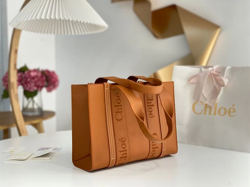 Chloé Medium Woody Tote Bag - MB001