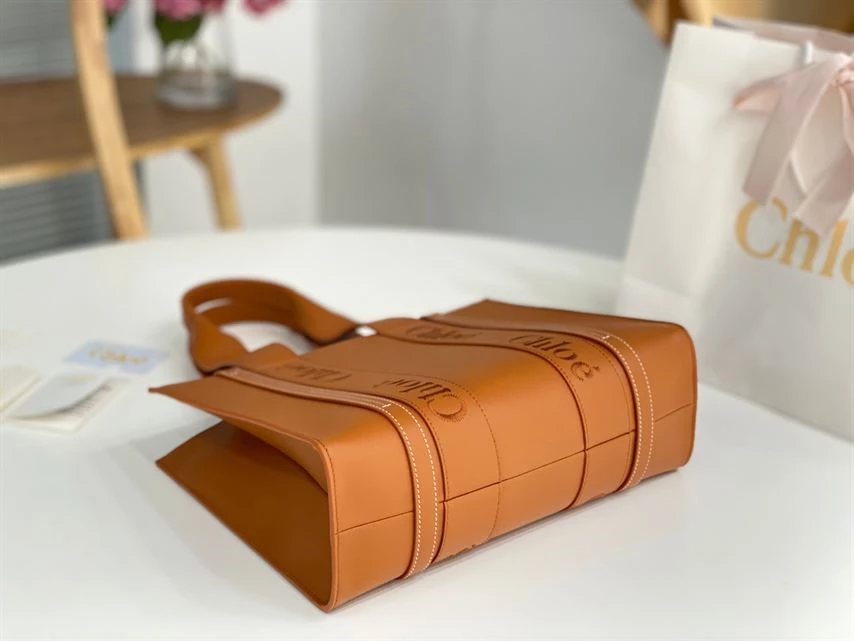 Chloé Medium Woody Tote Bag - MB001