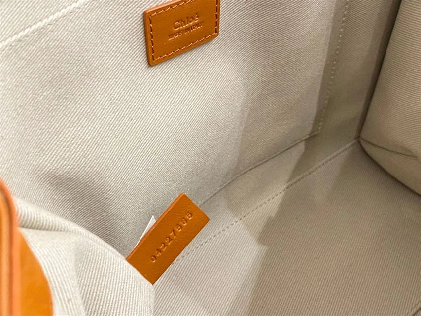 Chloé Medium Woody Tote Bag - MB001