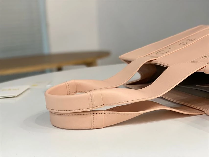 Chloé Medium Woody Tote Bag - MB003