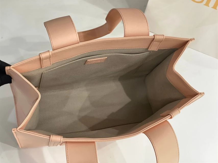 Chloé Medium Woody Tote Bag - MB003