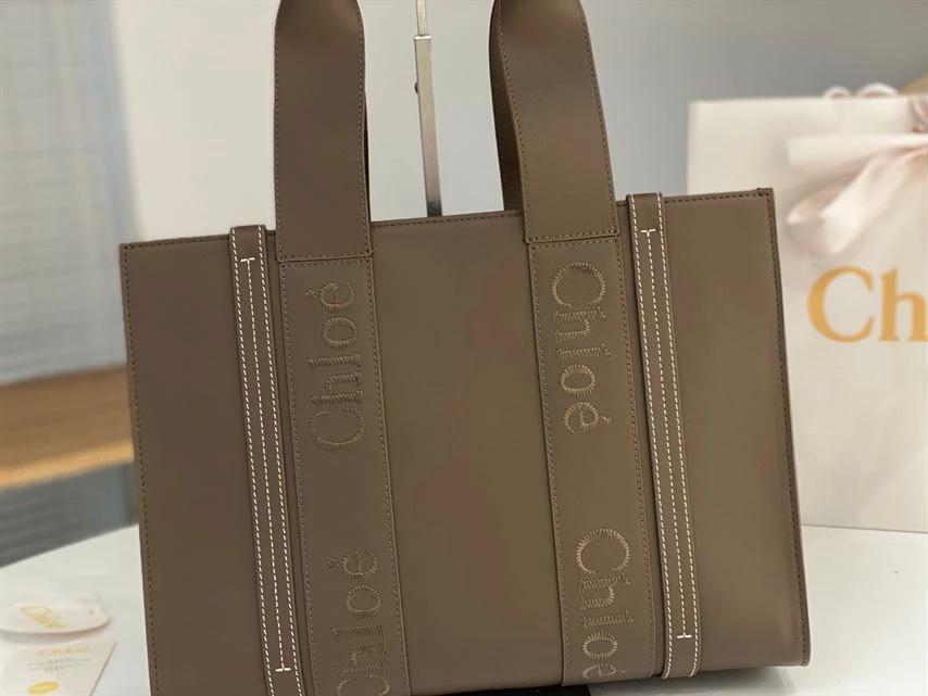 Chloé Medium Woody Tote Bag - MB005