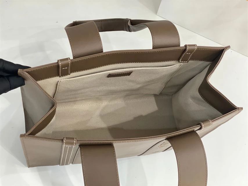 Chloé Medium Woody Tote Bag - MB005