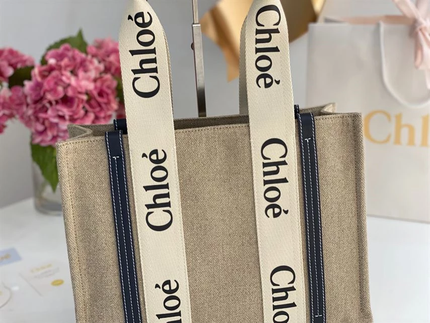 Chloé Medium Woody Tote Bag - MB006