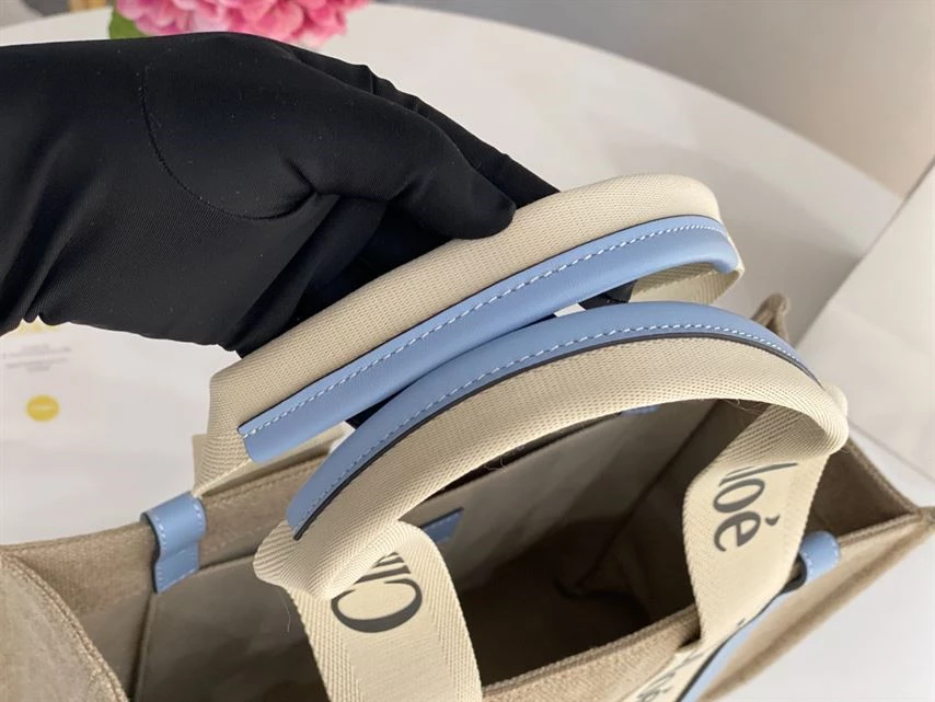 Chloé Medium Woody Tote Bag - MB009