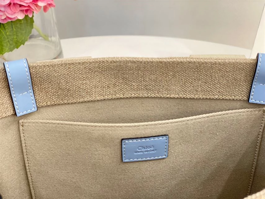 Chloé Medium Woody Tote Bag - MB009
