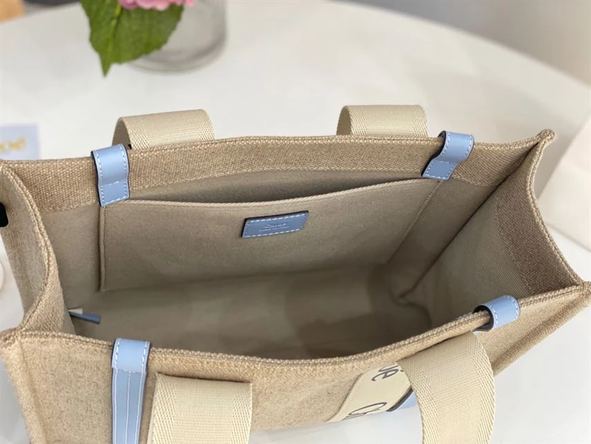 Chloé Medium Woody Tote Bag - MB009