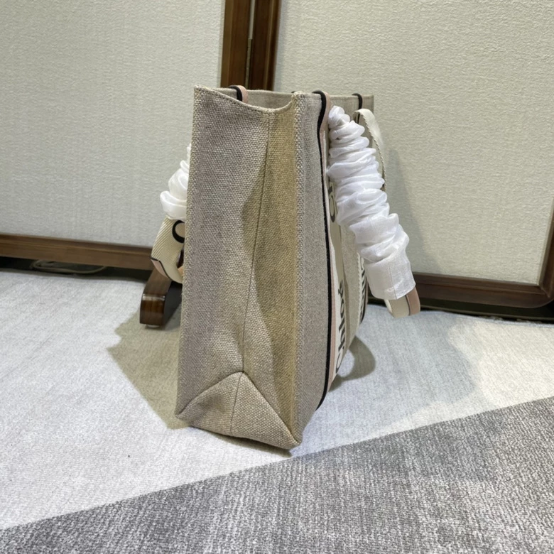 Chloé Medium Woody Tote Bag - MB010