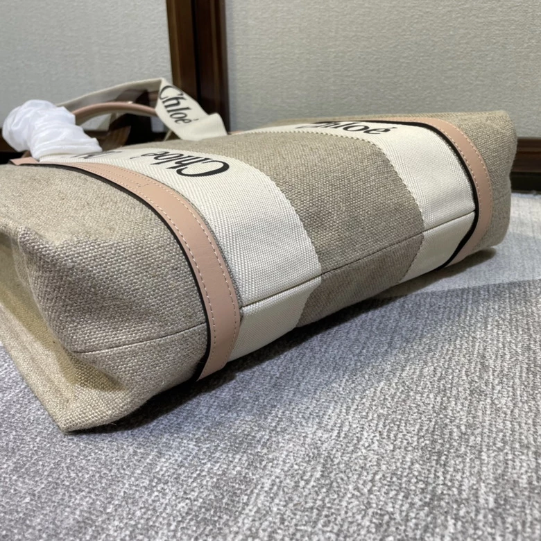 Chloé Medium Woody Tote Bag - MB010