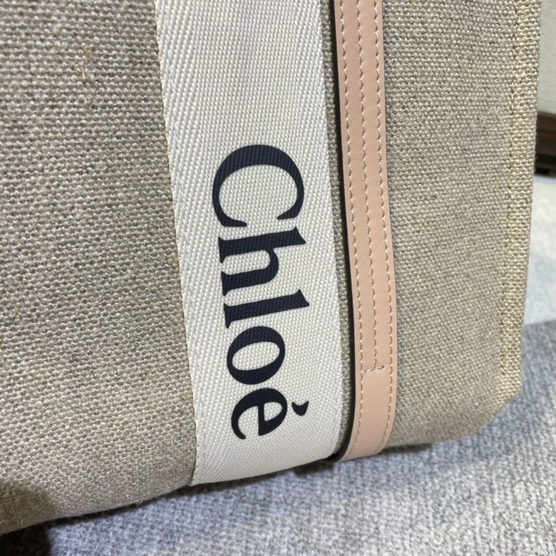 Chloé Medium Woody Tote Bag - MB010