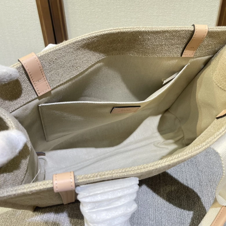 Chloé Medium Woody Tote Bag - MB010