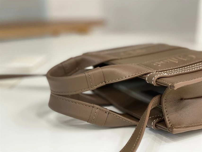Chloé Mini Woody Tote Bag Smooth Calfskin With Chloé Logo - MB029