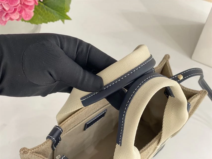 Chloé Small Woody Tote Bag Linen canvas Calfskin With Chloé Logo - MB019