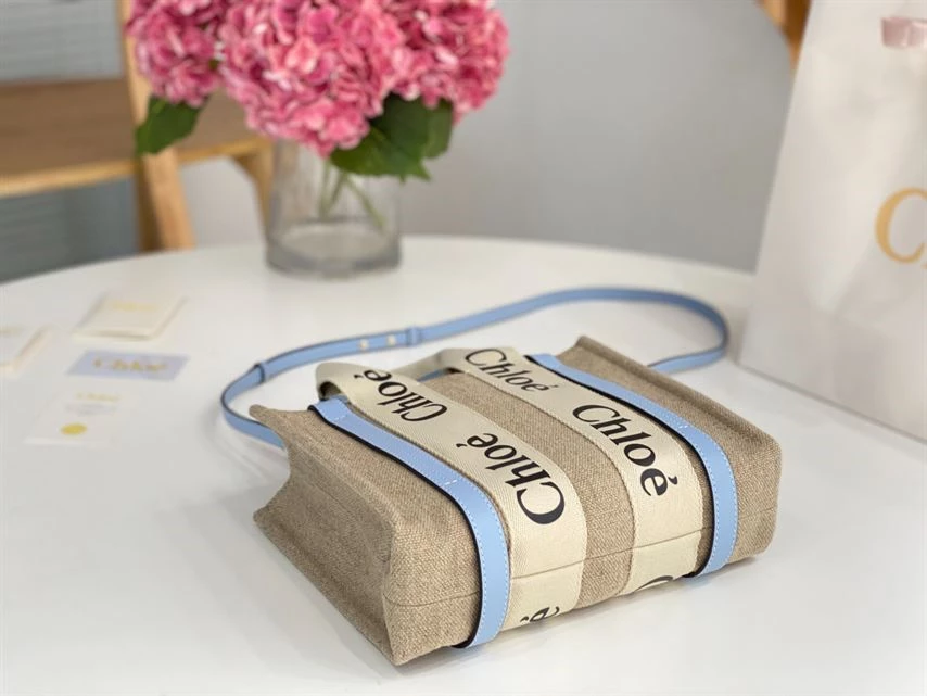 Chloé Small Woody Tote Bag Linen canvas Calfskin With Chloé Logo - MB020