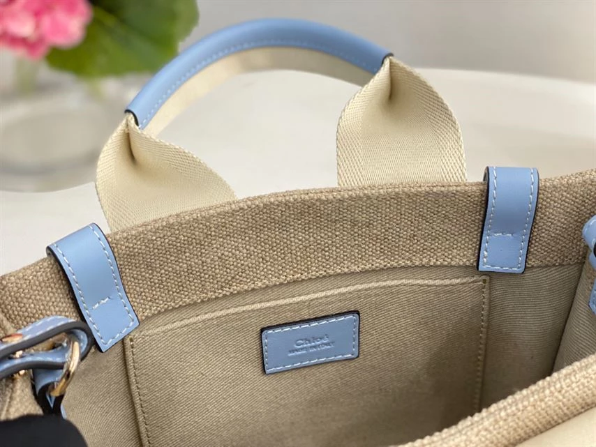 Chloé Small Woody Tote Bag Linen canvas Calfskin With Chloé Logo - MB020