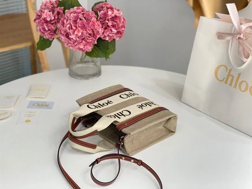 Chloé Small Woody Tote Bag Linen canvas Calfskin With Chloé Logo - MB021