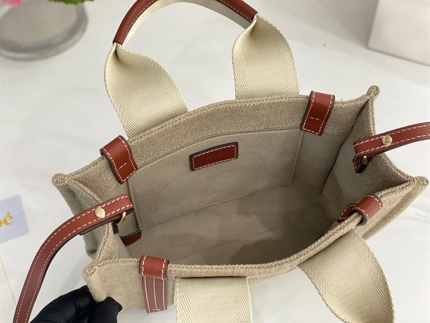 Chloé Small Woody Tote Bag Linen canvas Calfskin With Chloé Logo - MB021