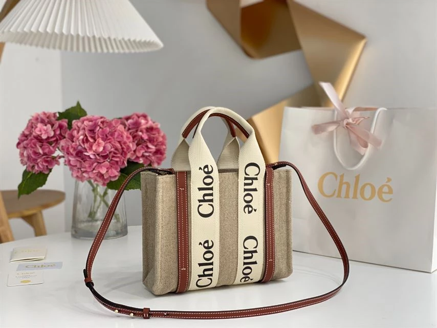 Chloé Small Woody Tote Bag Linen canvas Calfskin With Chloé Logo - MB021