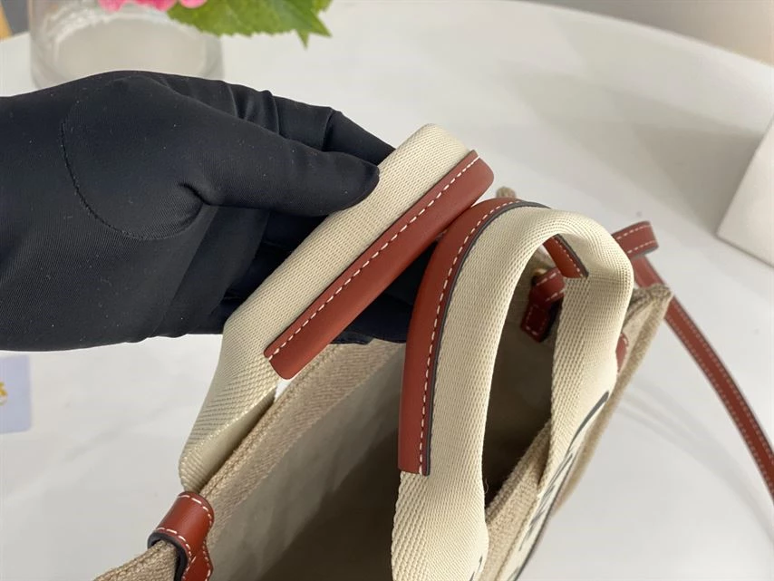 Chloé Small Woody Tote Bag Linen canvas Calfskin With Chloé Logo - MB021