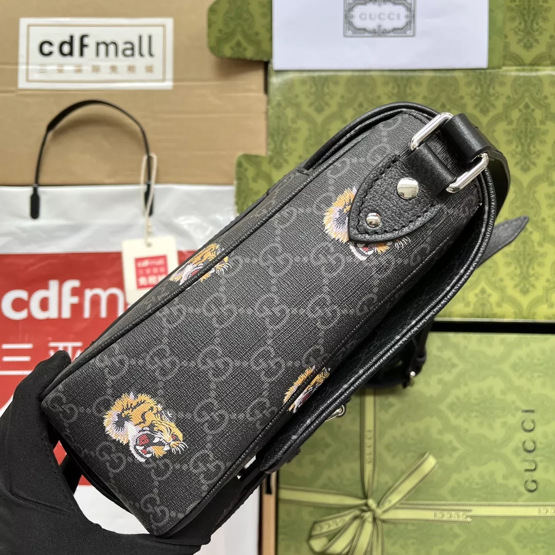 G*u*i tiger print messenger bag