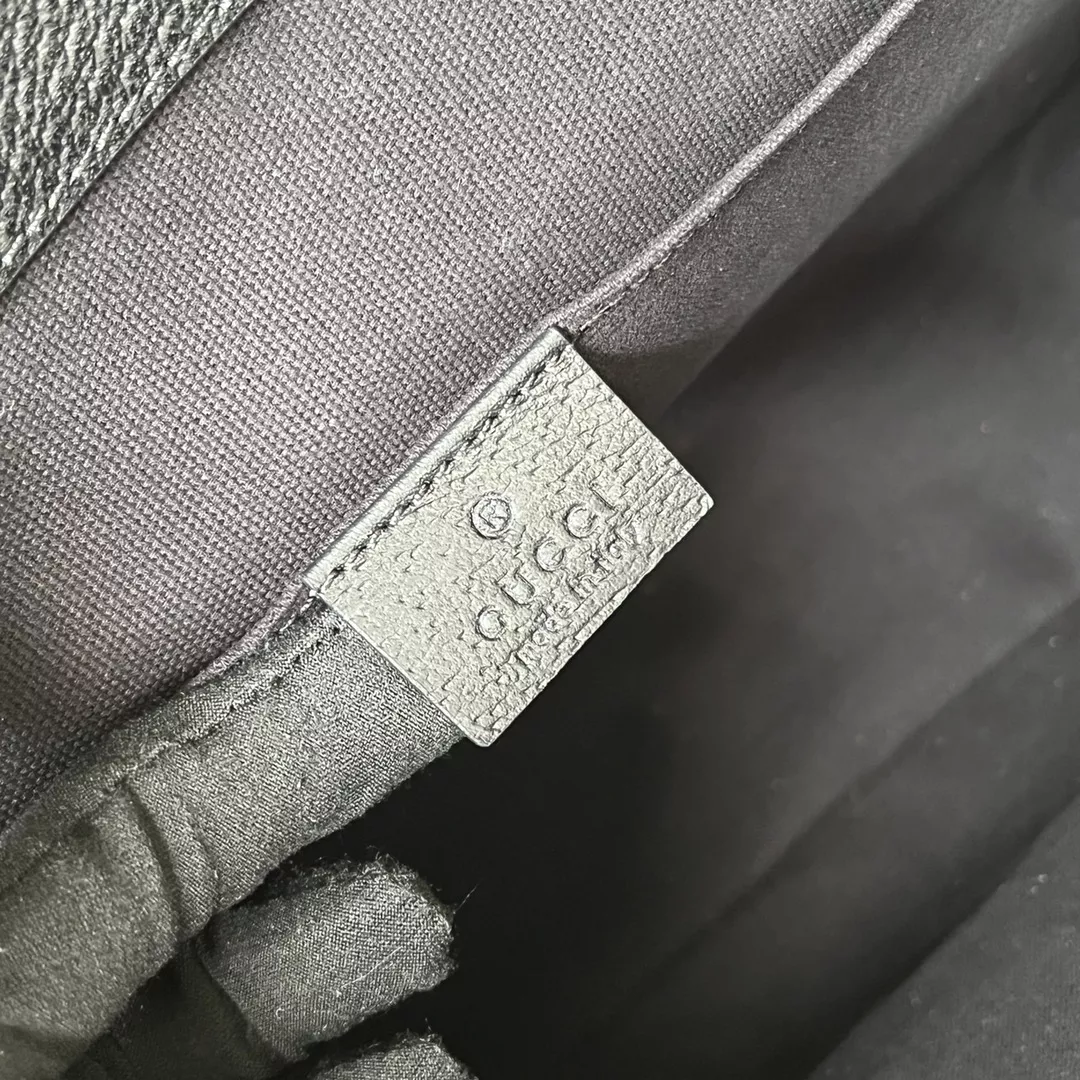 G*u*i tiger print messenger bag