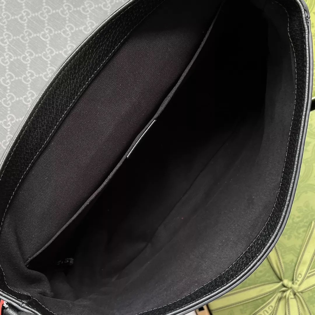 G*u*i tiger print messenger bag