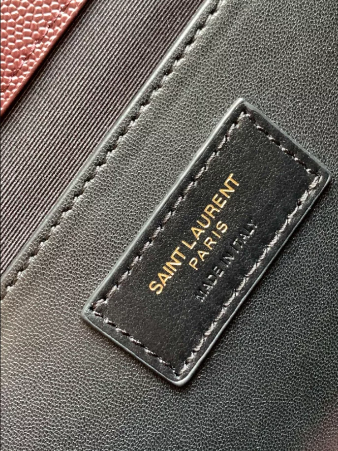 Envelope Medium in Quilted Grain de Poudre Embossed Leather Bag - YB027