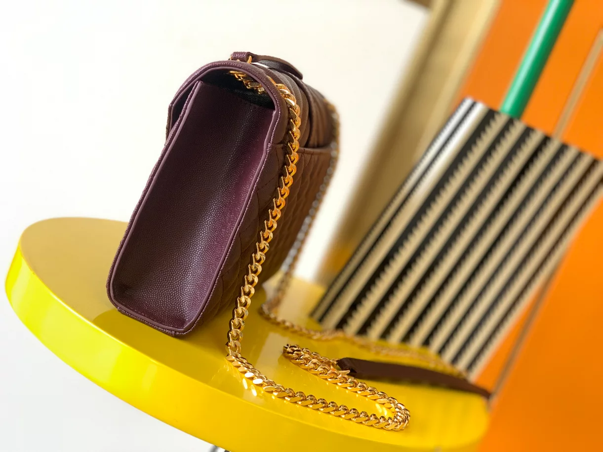 Envelope Medium in Quilted Grain de Poudre Embossed Leather Bag - YB027