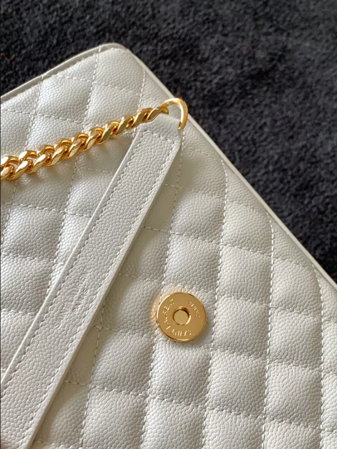 Envelope Medium in Quilted Grain de Poudre Embossed Leather Bag - YB029