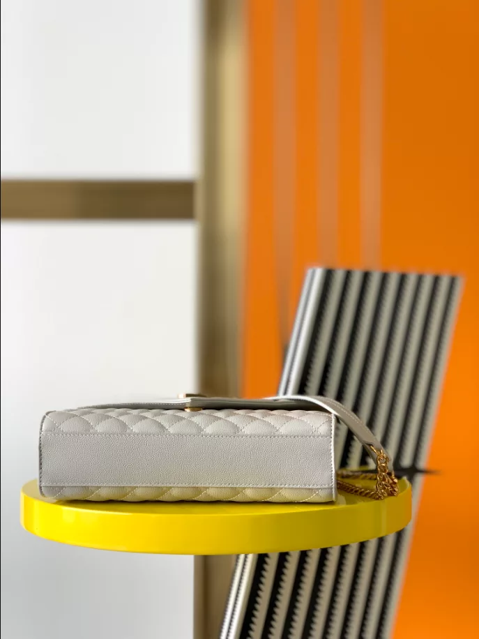 Envelope Medium in Quilted Grain de Poudre Embossed Leather Bag - YB029