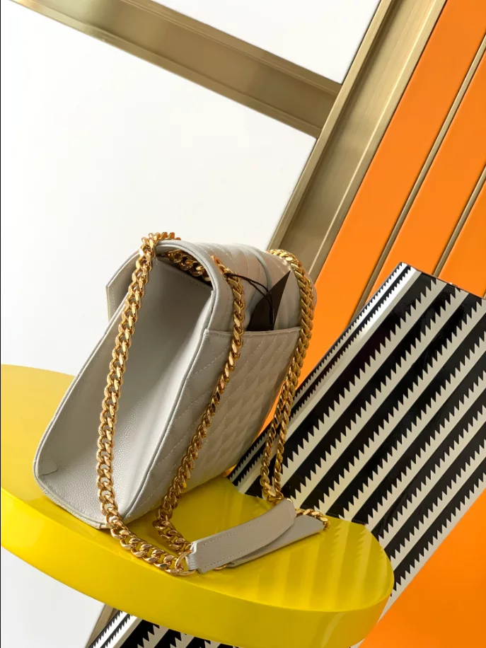 Envelope Medium in Quilted Grain de Poudre Embossed Leather Bag - YB029