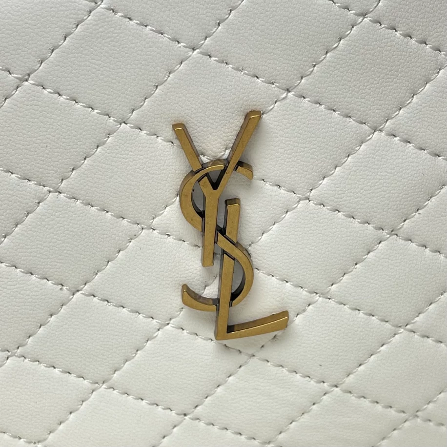 Gaby Zipped Pouch in Quilted Lambskin - YB048