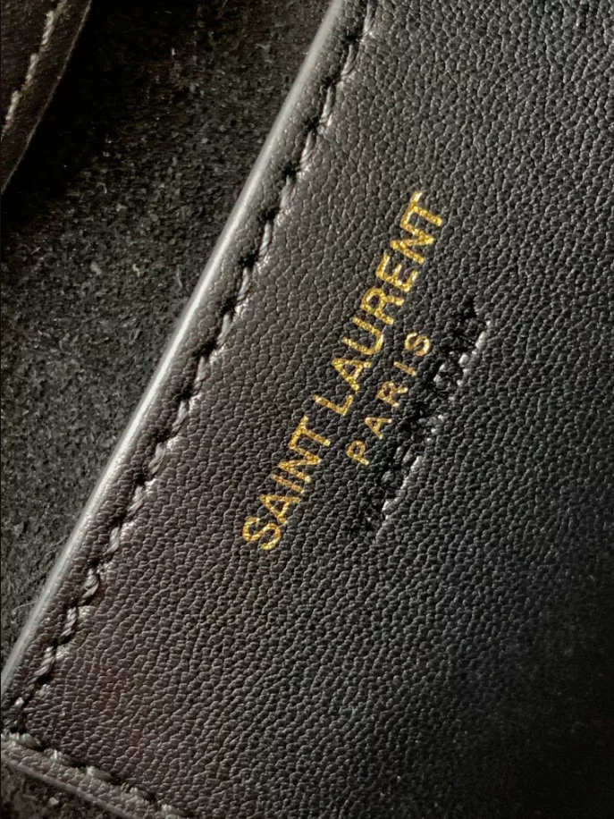 LE 5 À 7 Vertical in Smooth Leather Bag - YB007