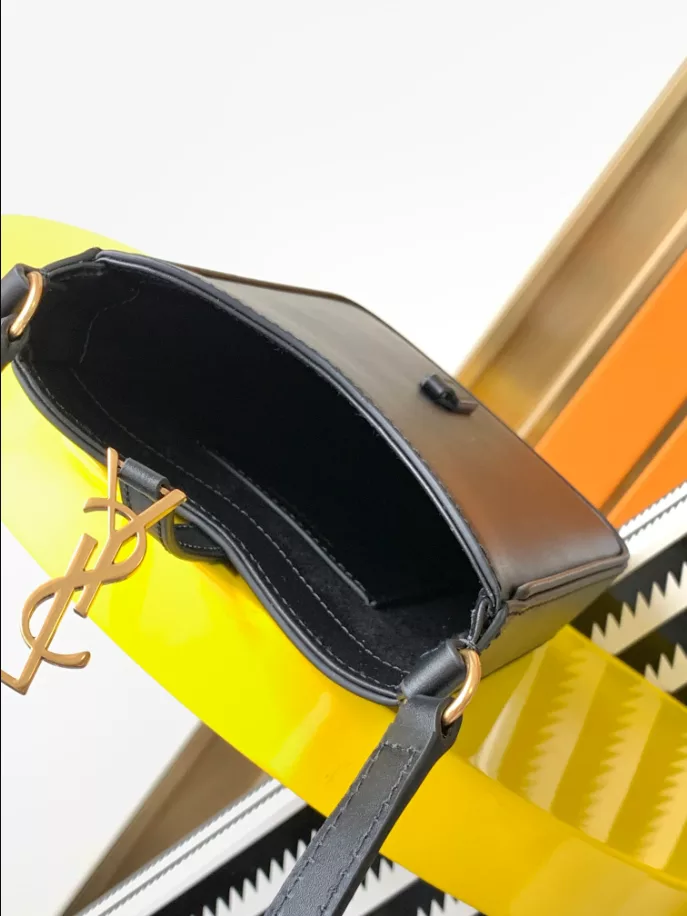 LE 5 À 7 Vertical in Smooth Leather Bag - YB007