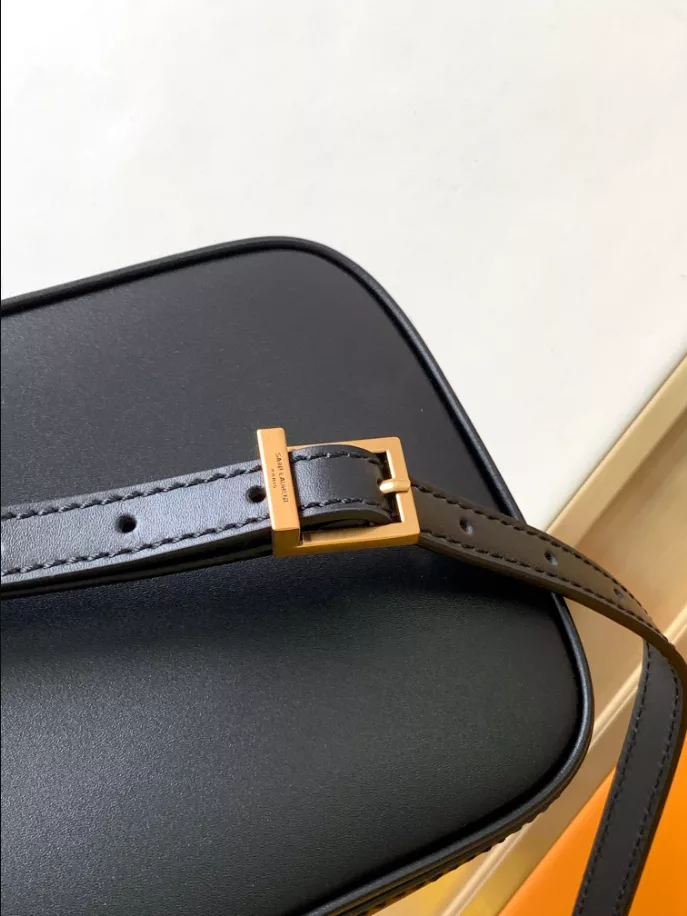 LE 5 À 7 Vertical in Smooth Leather Bag - YB007