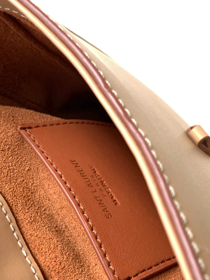 LE 5 À 7 Vertical in Smooth Leather Bag - YB008