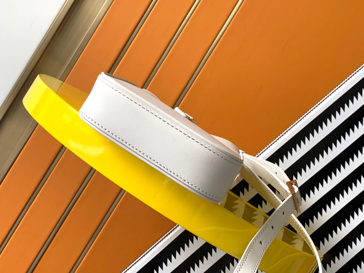 LE 5 À 7 Vertical in Smooth Leather Bag - YB009