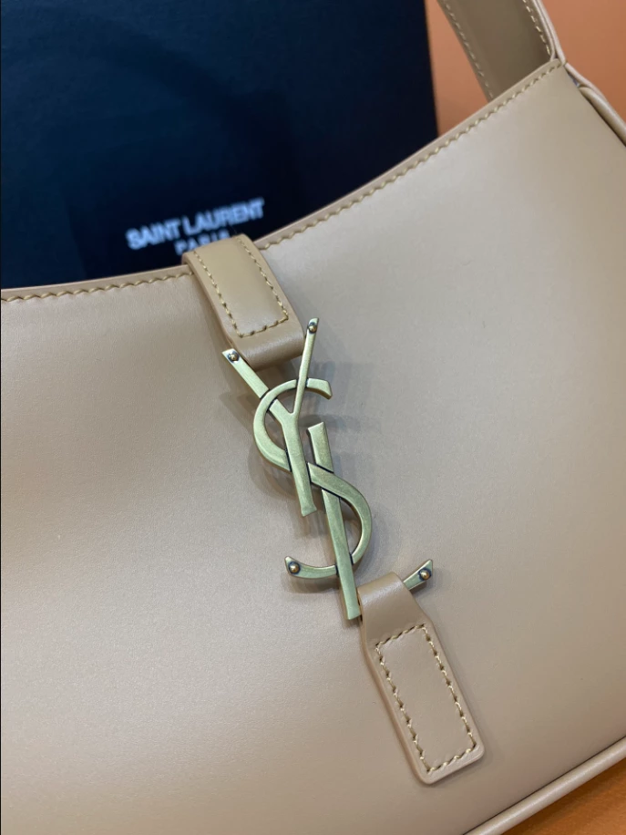 LE 5 à 7 in smooth leather Bag - YB014