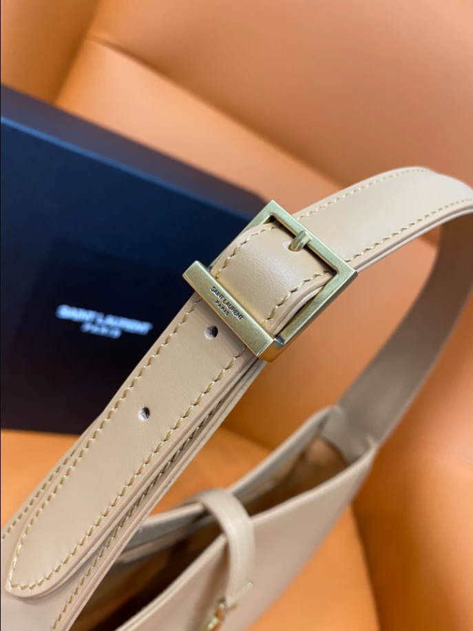 LE 5 à 7 in smooth leather Bag - YB014