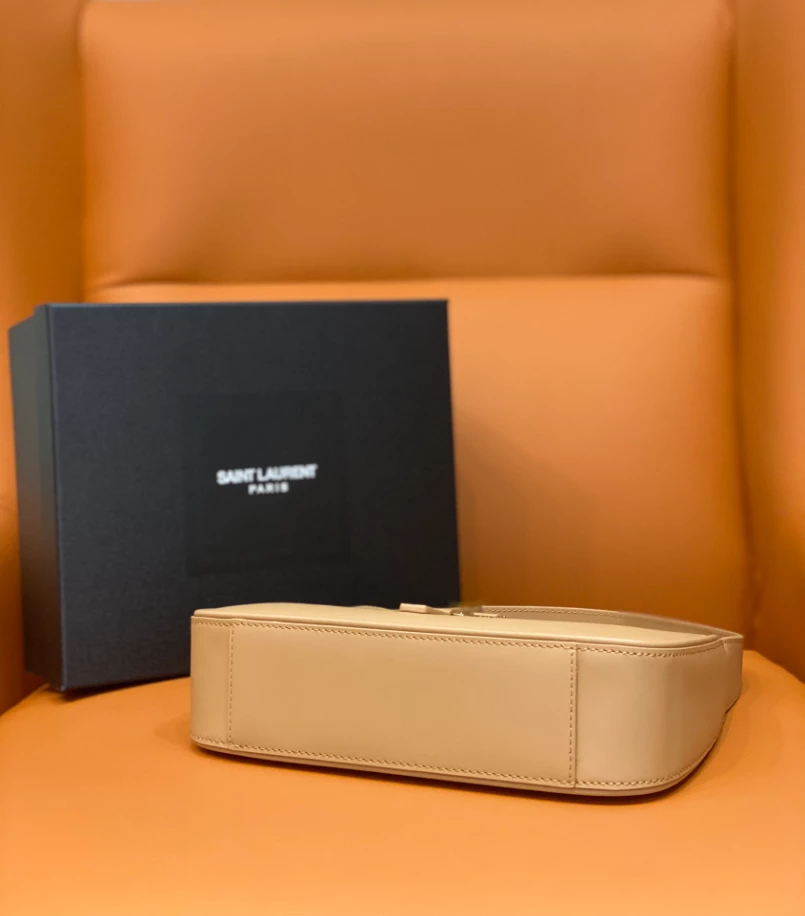 LE 5 à 7 in smooth leather Bag - YB014