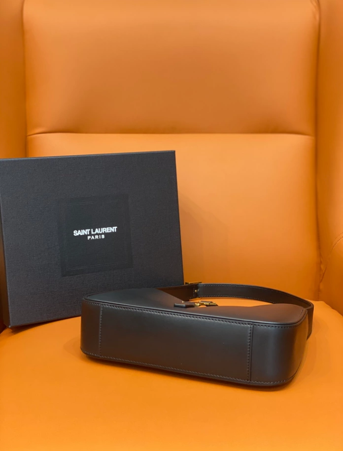 LE 5 à 7 in smooth leather Bag - YB015