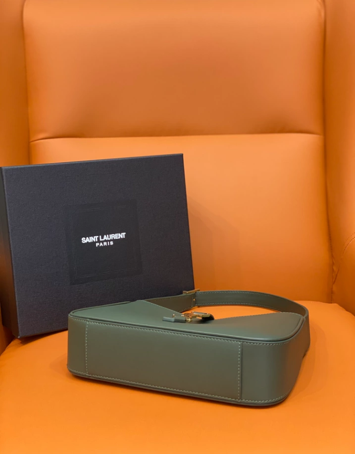 LE 5 à 7 in smooth leather Bag - YB017