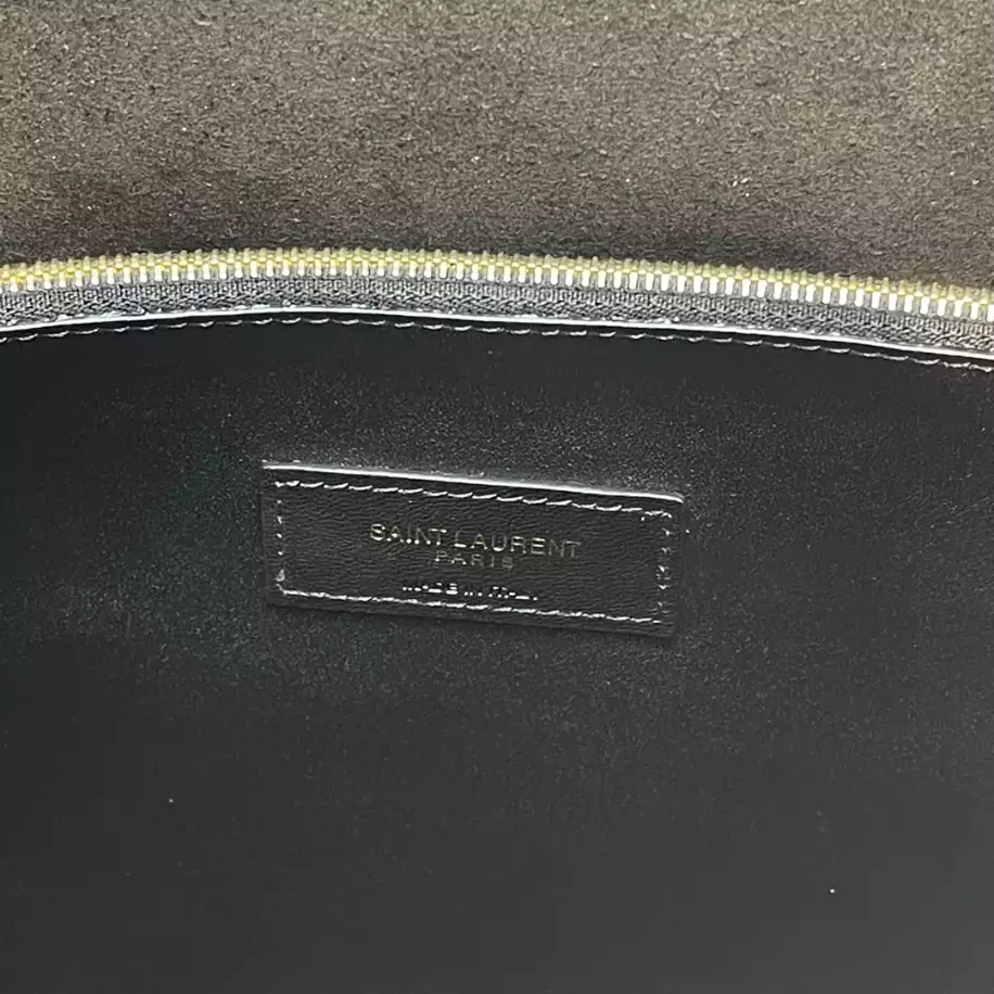 Le 5 à 7 Supple Large in smooth leather Bag - YB024