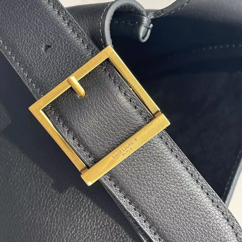 Le 5 à 7 Supple Large in smooth leather Bag - YB024