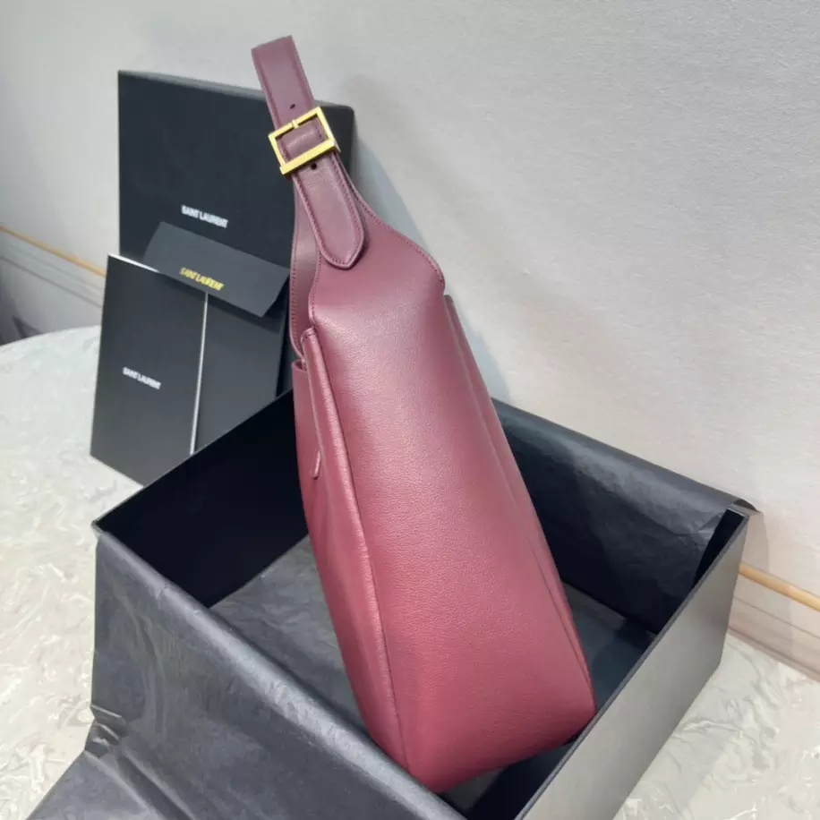 Le 5 à 7 Supple Small in grained leather Bag - YB023