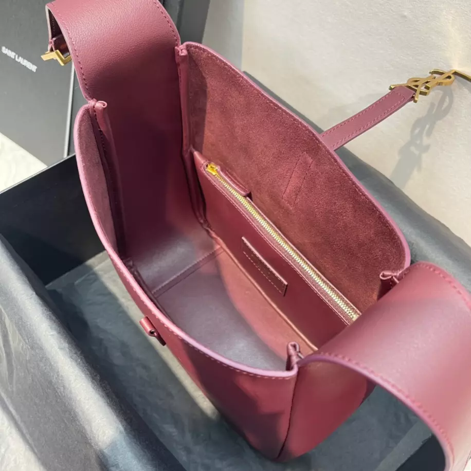 Le 5 à 7 Supple Small in grained leather Bag - YB023