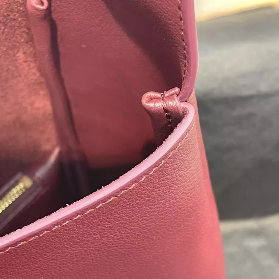 Le 5 à 7 Supple Small in grained leather Bag - YB023