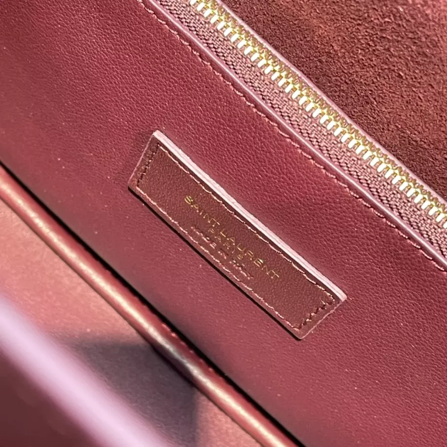 Le 5 à 7 Supple Small in grained leather Bag - YB023